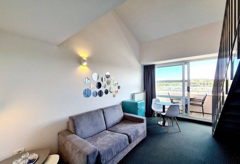 اتاق خانوادگی با چشم‌انداز دریا, Oleander  Oleander Resort