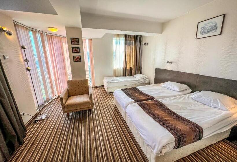 اتاق استاندارد سه نفره, Rila