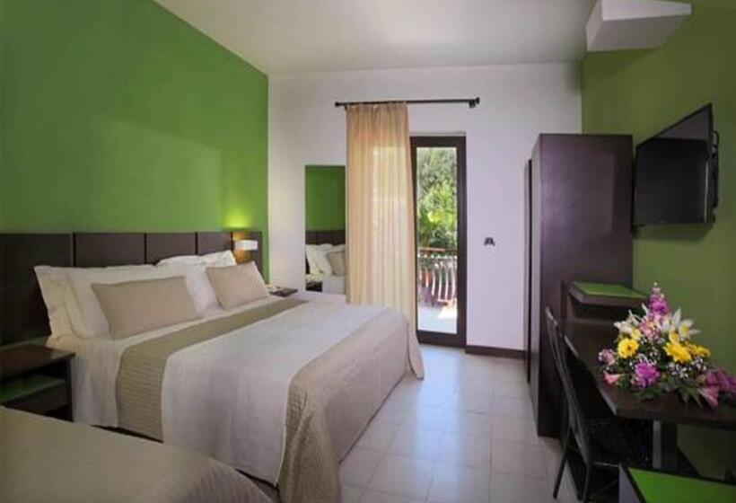 庭の見えるバルコニー月スタンダードルーム, San Giovanni