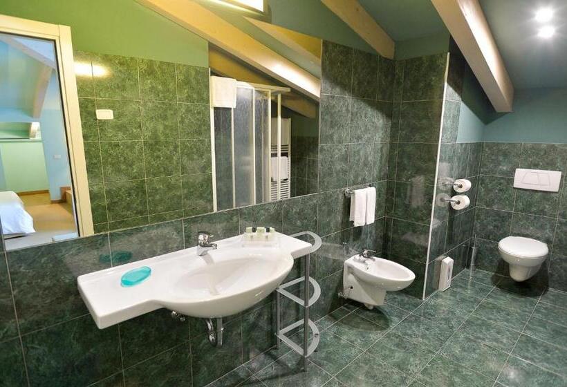 湖の見えるジュニアスイート, Villa Miravalle