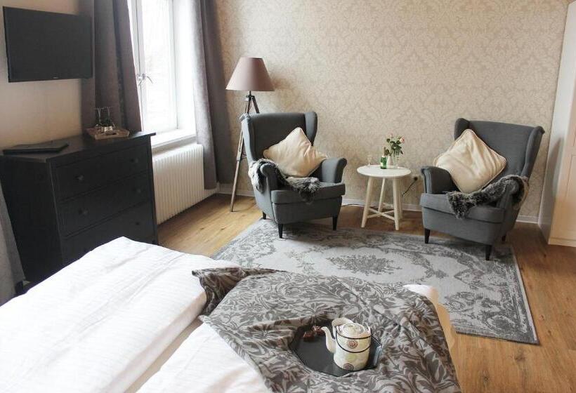 带景观的三人标准房间, Lexow Hotel An De Havenkant