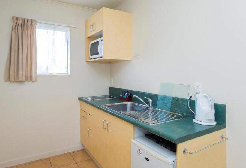 استودیوی سوپریور, Alfresco Motor Lodge