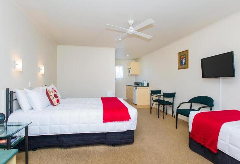 استودیوی سوپریور, Alfresco Motor Lodge