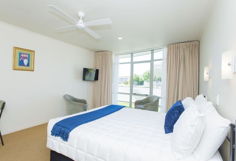 استودیوی استاندارد, Alfresco Motor Lodge