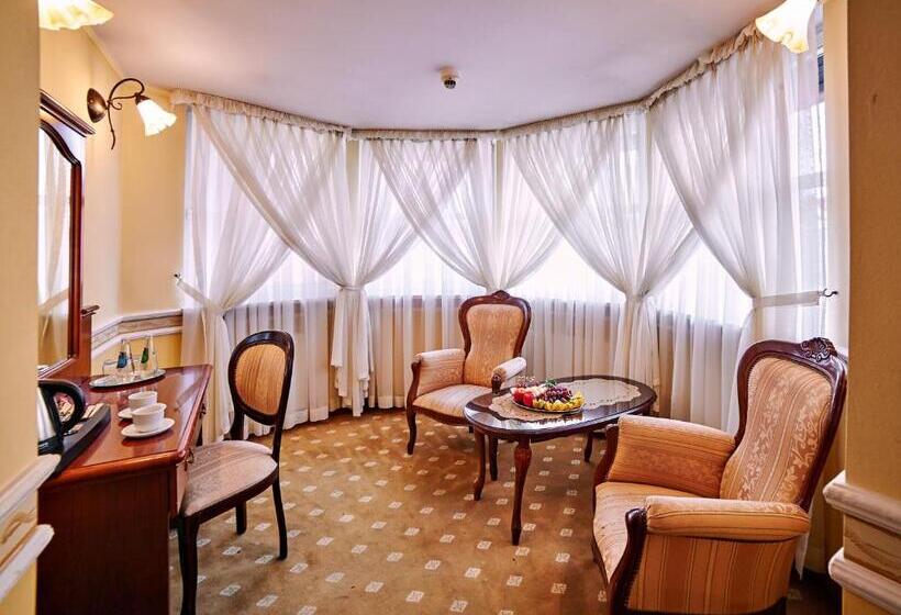 سوییت, Villa Royal