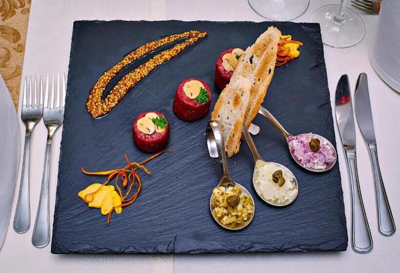 اتاق پریمیوم یک تخته, Villa Royal