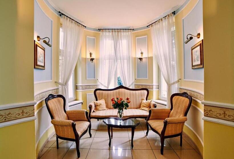 اتاق پریمیوم یک تخته, Villa Royal