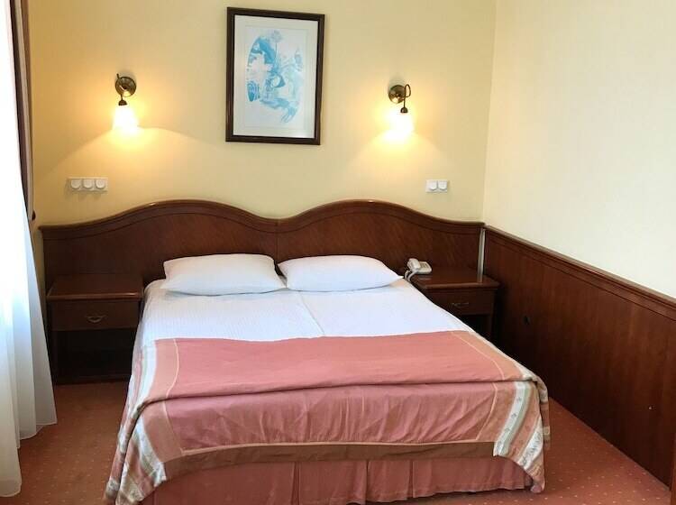 اتاق پرمیوم, Villa Royal