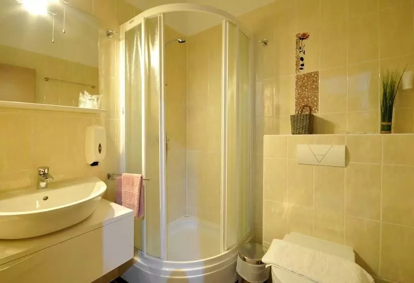 バルコニー付きスタンダードルーム, Apartments & Rooms Villa Maslina