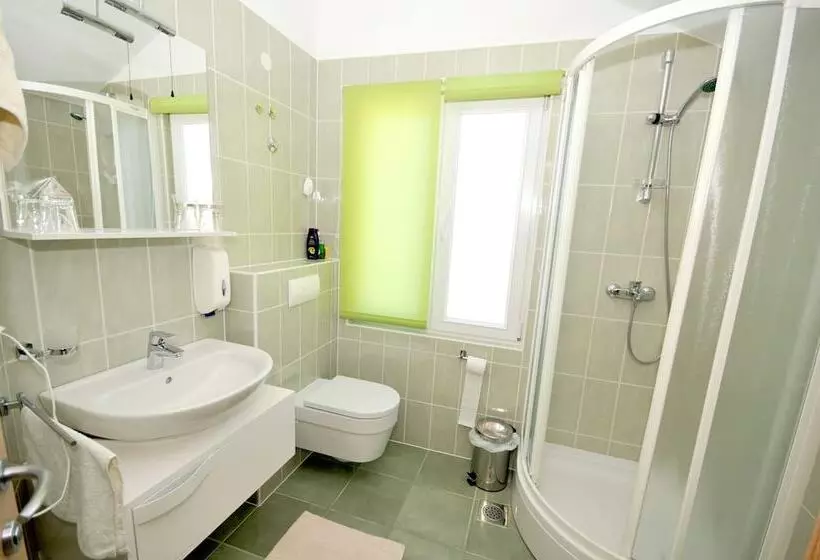 バルコニー付きスタンダードルーム, Apartments & Rooms Villa Maslina