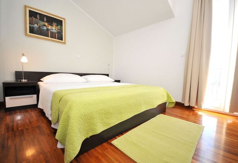 バルコニー付きスタンダードルーム, Apartments & Rooms Villa Maslina