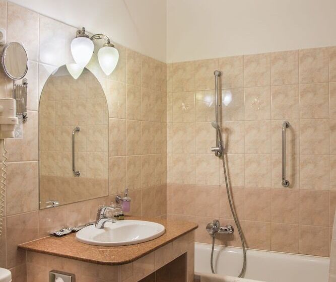 Номер Стандарт, Fried Kastély Hotel Simontornya