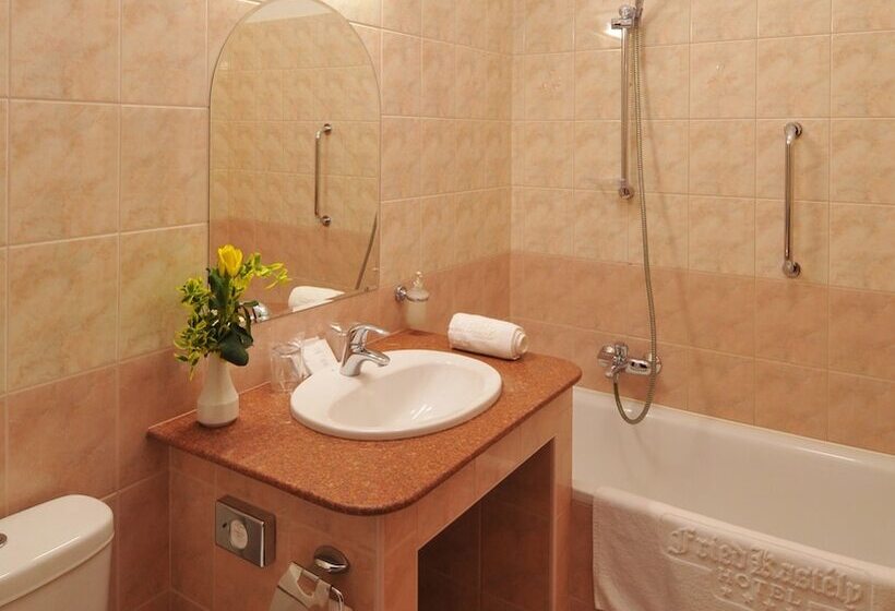 Люкс, Fried Kastély Hotel Simontornya