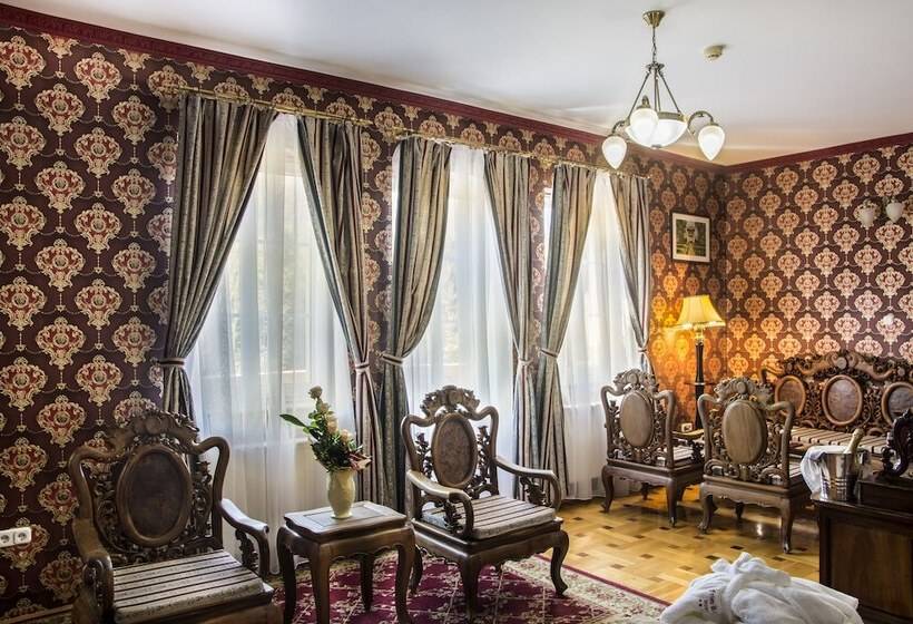 Люкс, Fried Kastély Hotel Simontornya