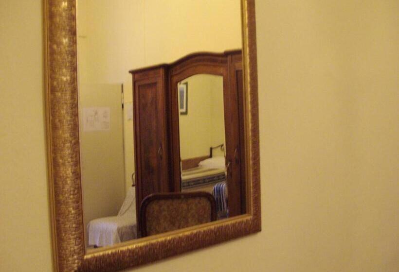اتاق استاندارد سه نفره, Albergo Anna