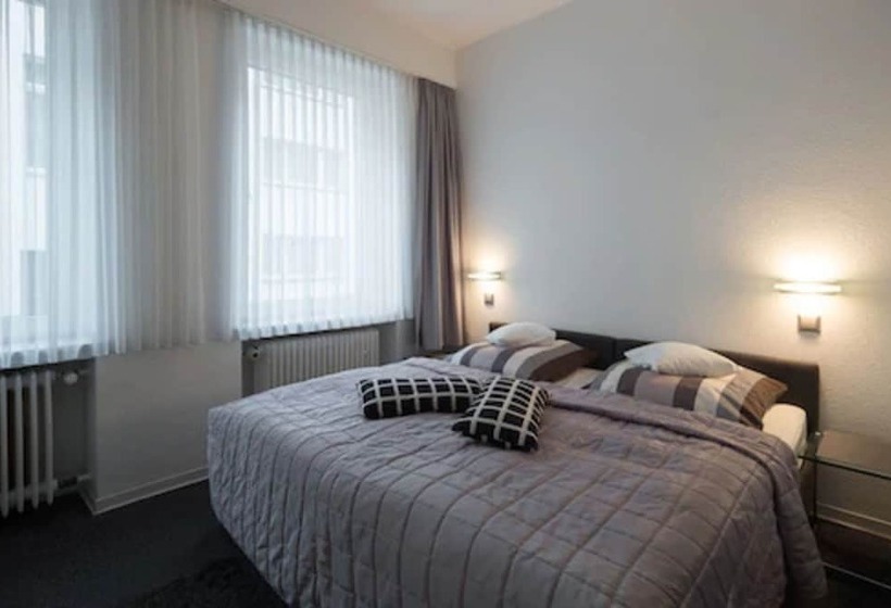 غرفة قياسية ثلاثية, Brandenburger Hof