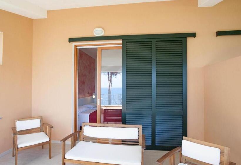 景色の見えるスタンダード４人部屋, Capo Sud