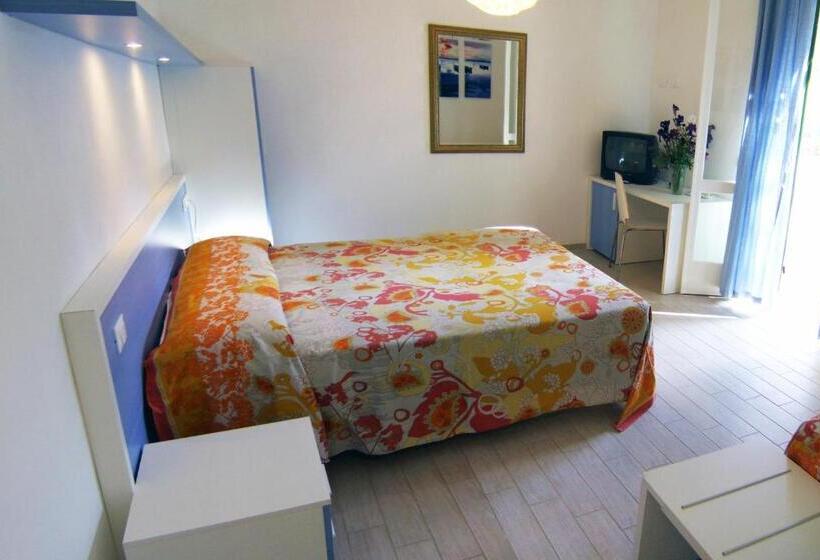 景色の見えるスタンダード４人部屋, Capo Sud