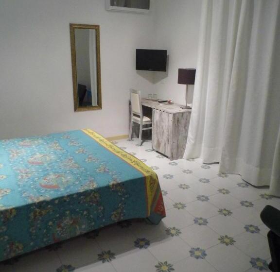 景色の見えるスタンダード４人部屋, Capo Sud