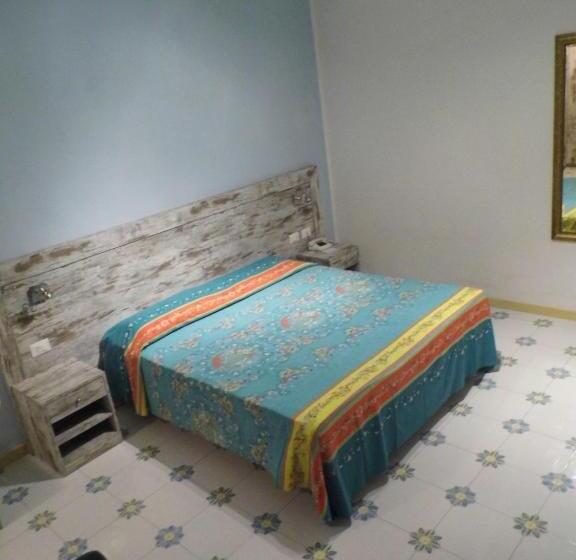 景色の見えるスタンダード４人部屋, Capo Sud