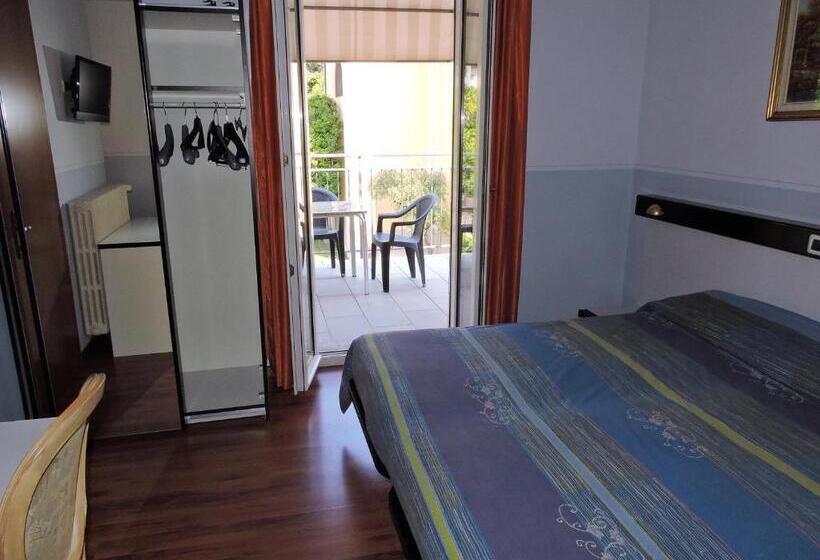 غرفة قياسية ثلاثية, Capri