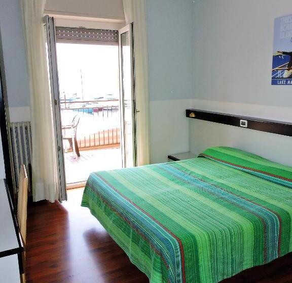 غرفة قياسية مطلّة علي البحيرة, Capri