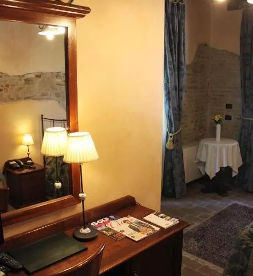 اتاق سوپریور, Castello Montegiove