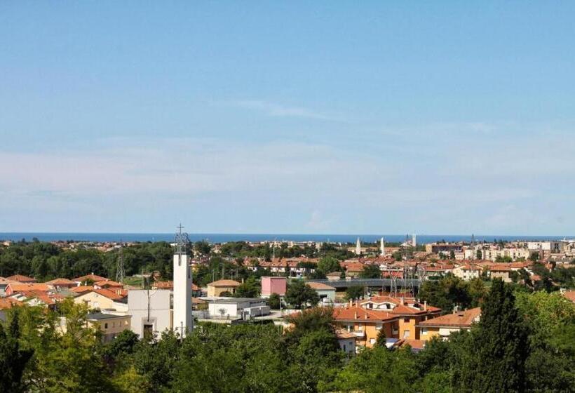 小型套房带阳台, Castello Montegiove