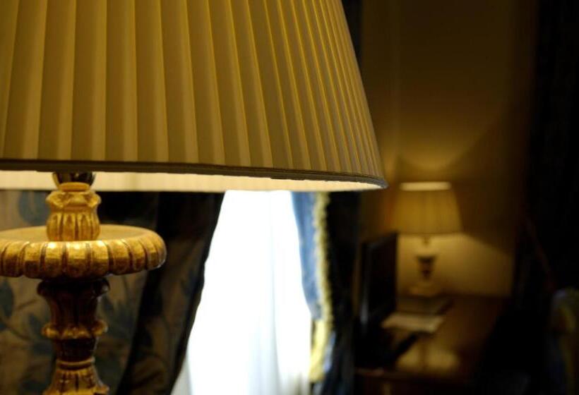 小型套房带阳台, Castello Montegiove