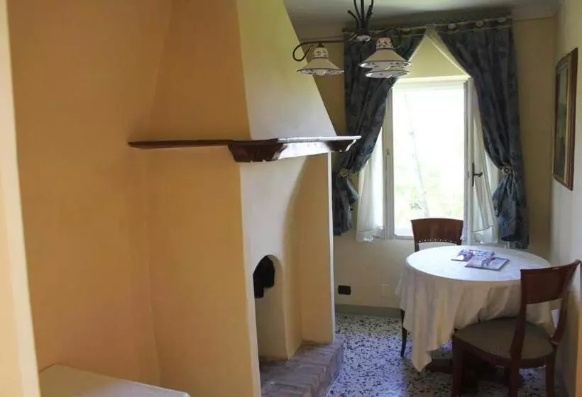 سوییت خانوادگی, Castello Montegiove