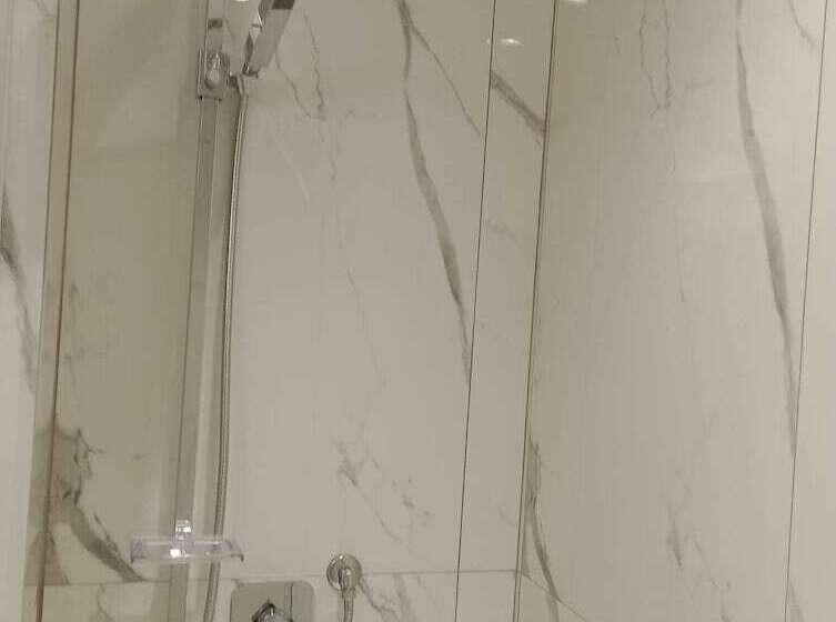 اتاق استاندارد سه نفره, Centrale Europa