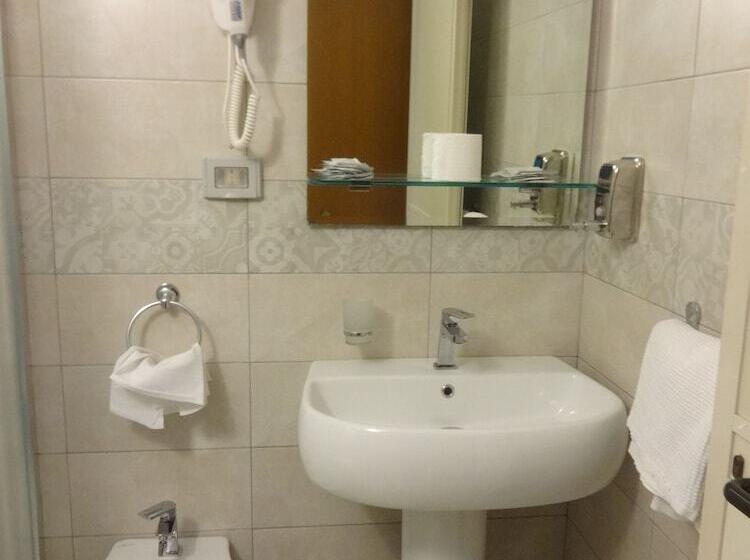 اتاق استاندارد سه نفره, Centrale Europa