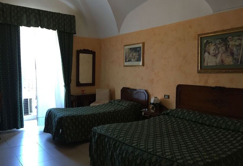 اتاق استاندارد سه نفره, Centrale Europa