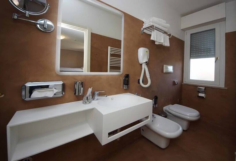 חדר סופריור לארבעה, Clarin 14 By Dori