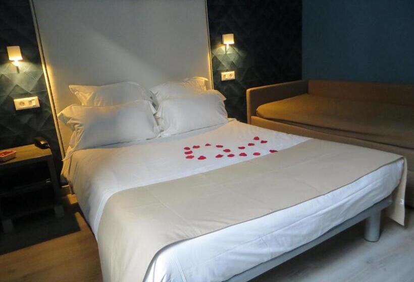 غرفة إقتصادية ثلاثية, De Charme Regency