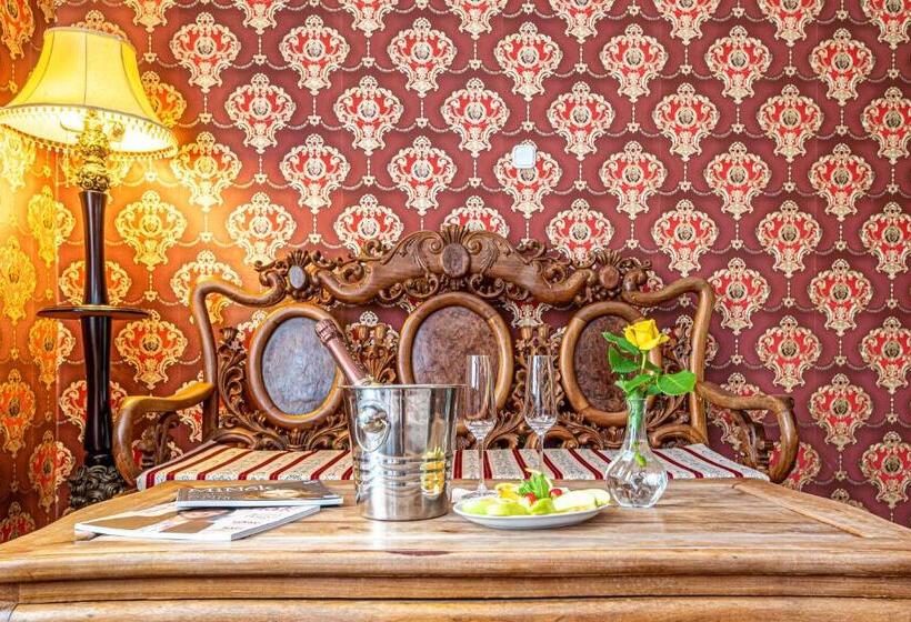 Люкс, Fried Kastély Hotel Simontornya