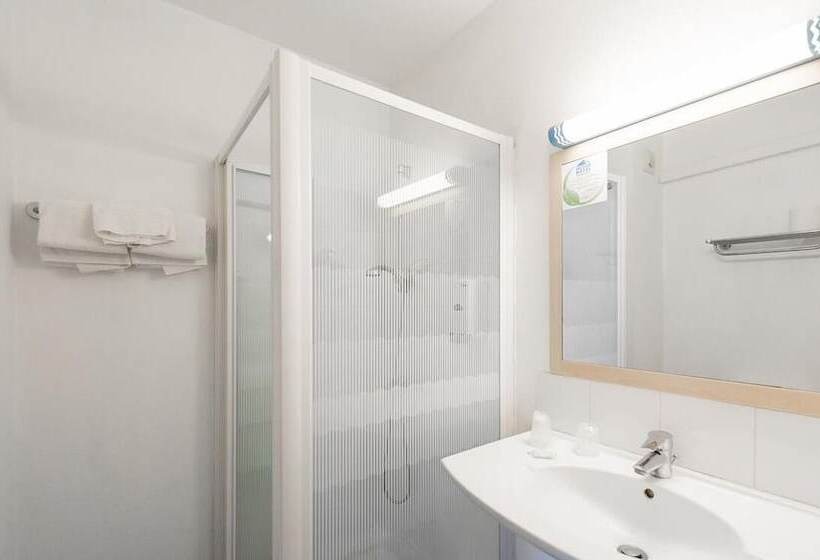 Quarto Estandar para Deficientes Físicos, Hôtel First Rodez