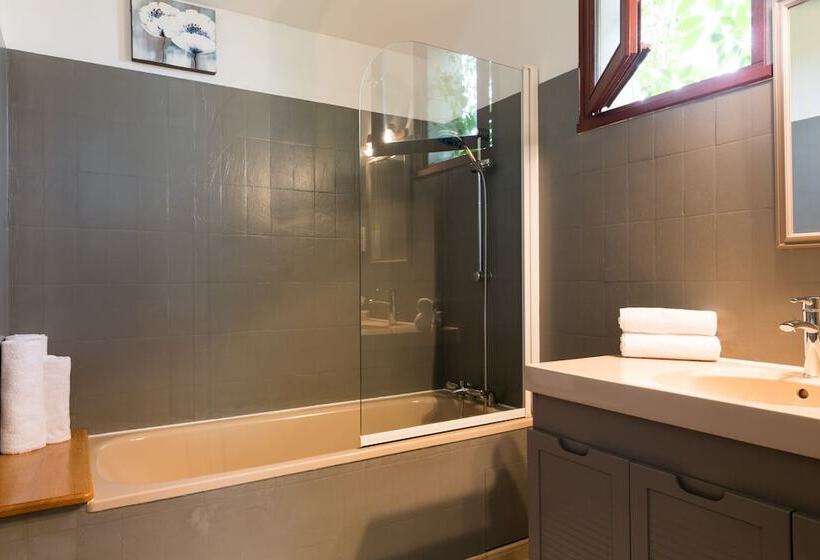 高级大房间, Hôtel & Restaurant Le Moulin De Chaméron, The Originals Relais