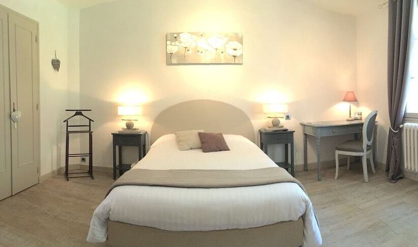 Номер Deluxe, Hôtel & Restaurant Le Moulin De Chaméron, The Originals Relais