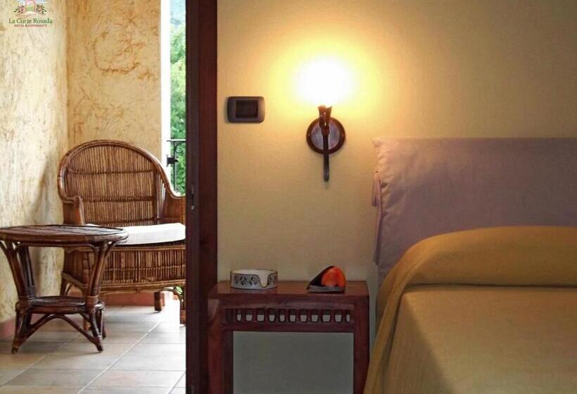 سوئیت با بالکن, La Corte Rosada