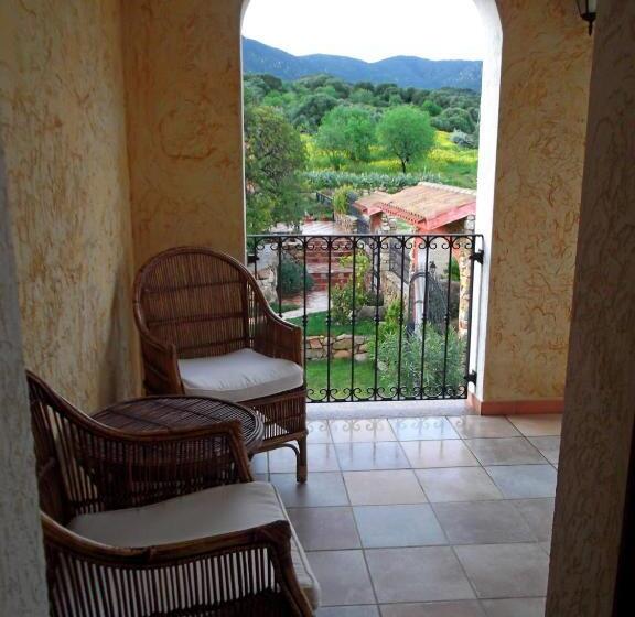 جناح مزوَّد بشرفة, La Corte Rosada