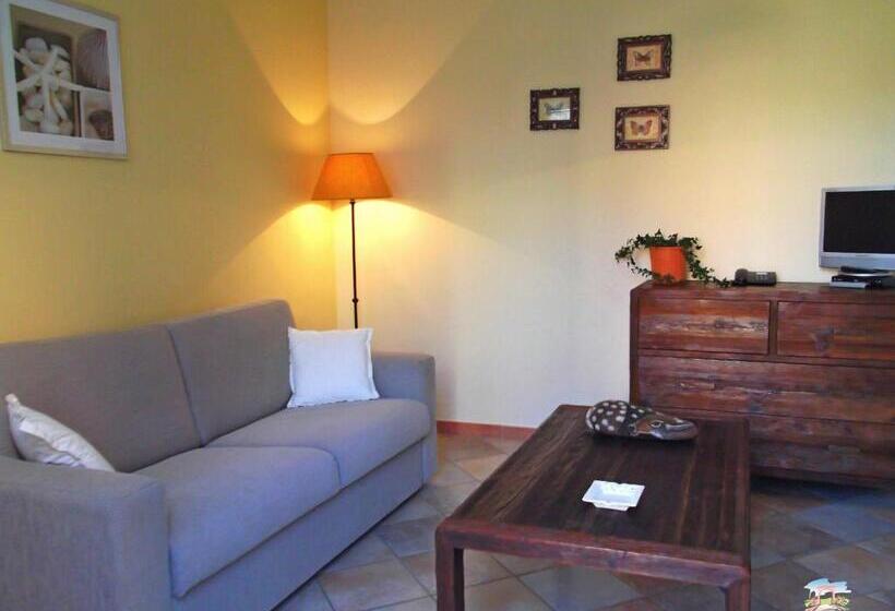 غرفة كلاسيكية, La Corte Rosada