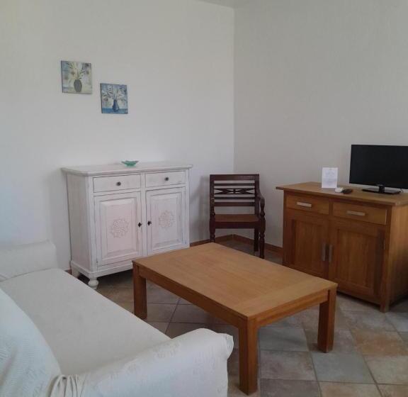 غرفة قياسية لذوى الاحتياجات الخاصة, La Corte Rosada