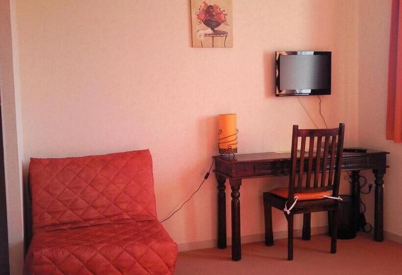 חדר סטנדרט, Logis L Auberge Du Quercy Blanc