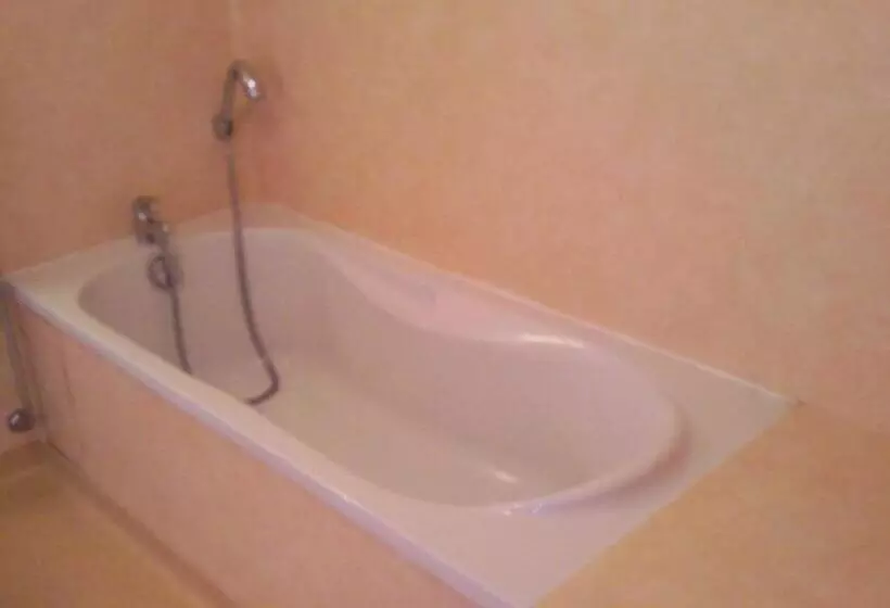 スタンダードトリプルルーム, Logis L Auberge Du Quercy Blanc