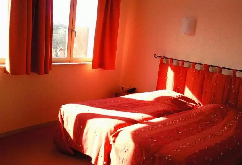 スタンダードトリプルルーム, Logis L Auberge Du Quercy Blanc