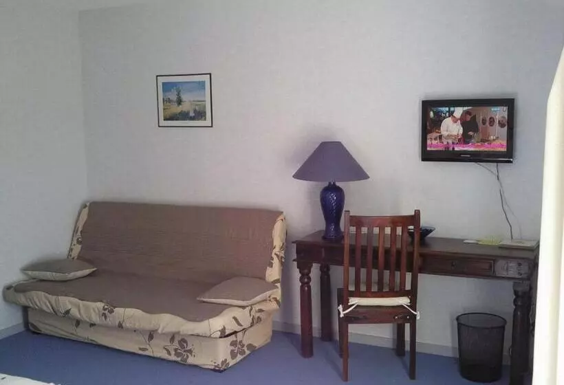 スタンダードトリプルルーム, Logis L Auberge Du Quercy Blanc