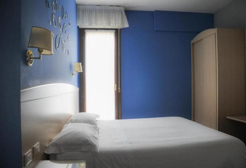 스탠다드 룸, Marco Effe