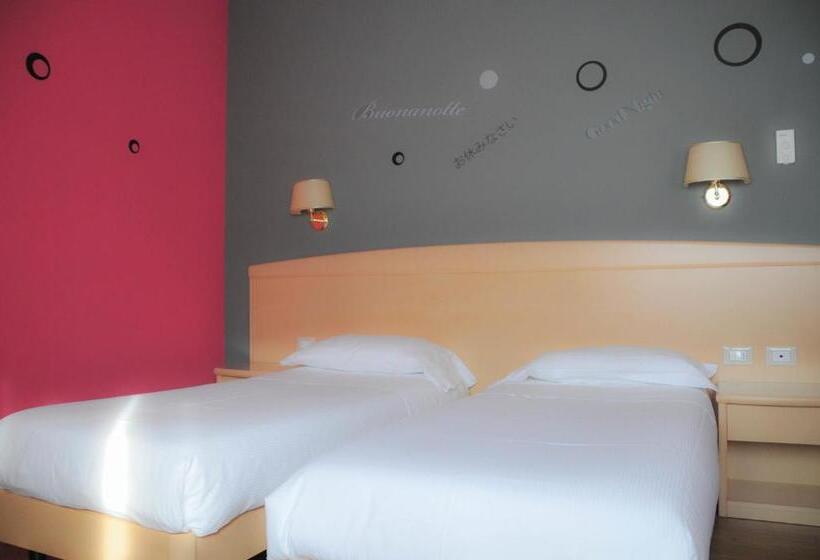 스탠다드 룸, Marco Effe