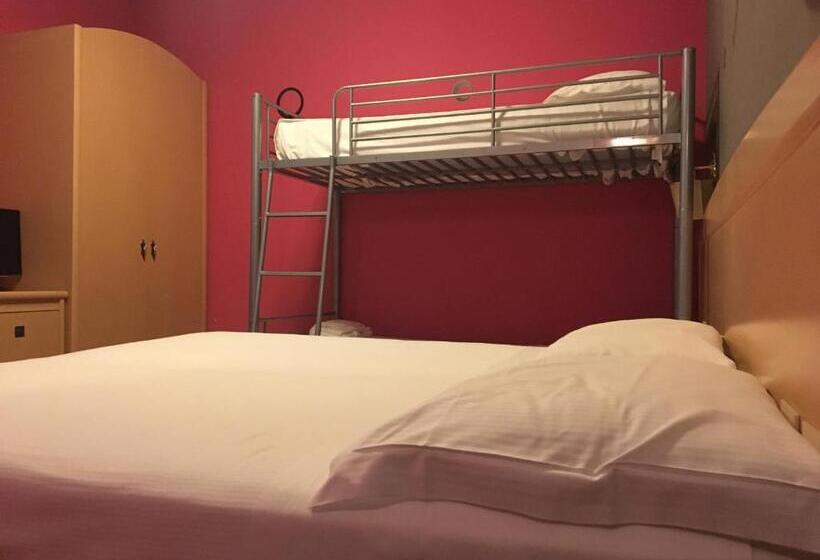 4인용 스탠다드 룸, Marco Effe